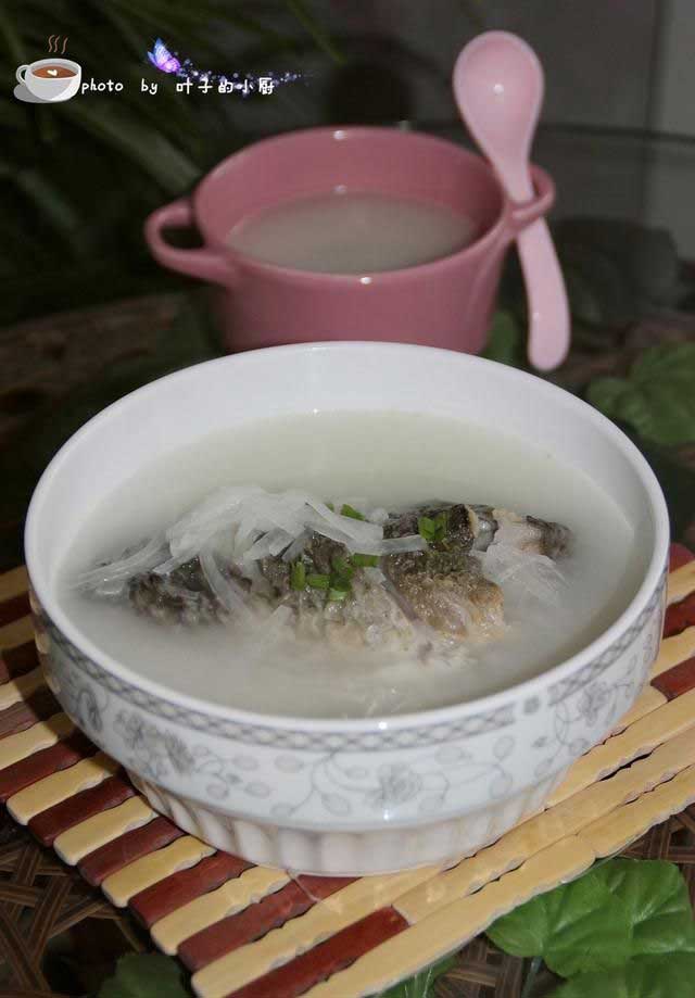 教你一招，鲫鱼汤没有一点腥味，汤雪白雪白
